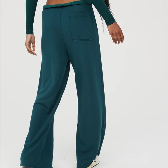 Aerie OFFLINE By Aerie OTT Fleece Super Wide Leg Pant Medium Forest Green - Picture 2 of 4